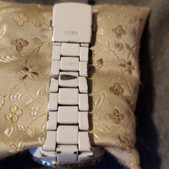 💎Guess White/Mother of Pearl/Swarovski‎ Crystal Emerald Cut Chrono Watch💎 - Picture 3 of 9